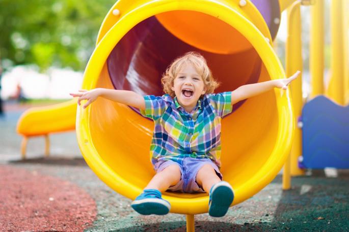 Kind auf Spielplatz